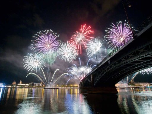 XXL-Silvester mit Schiff, Therme und Sektführung