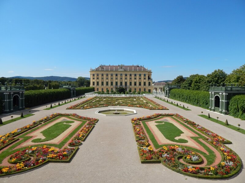 Schönbrunn Schlossgarten – Blick auf den Tiergarten Wien