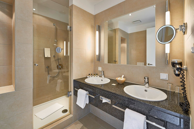 Badezimmer mit Dusche