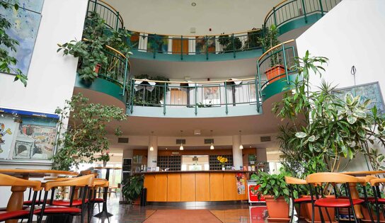 Lobby mit Grünpflanzen