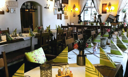 Restaurant mit rustikaler Einrichtung