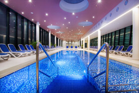 Innenpool Eingang Liegen