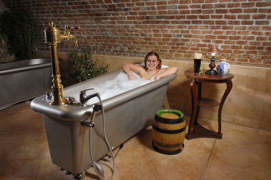 Bier-Bad Frau2