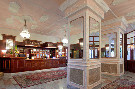 Rezeption und Eingangshalle