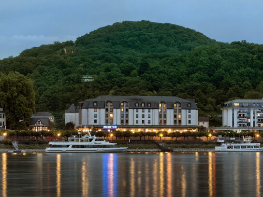 Maritim Königswinter in der Dämmerung