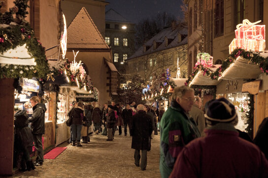 Basler Weihnachtsmarkt auf dem Barfuesserplatz 4 c Basel Tourismus