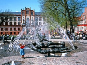 Ro 16 Brunnen Universität © René Legrand