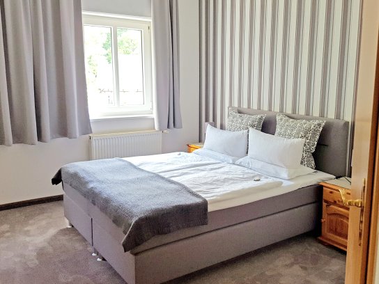 Doppelzimmer in Grau