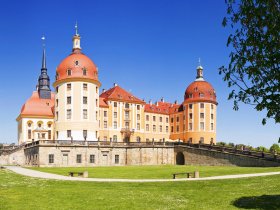 Schloss Moritzburg bei Sonne c Schlösserland Sachsen