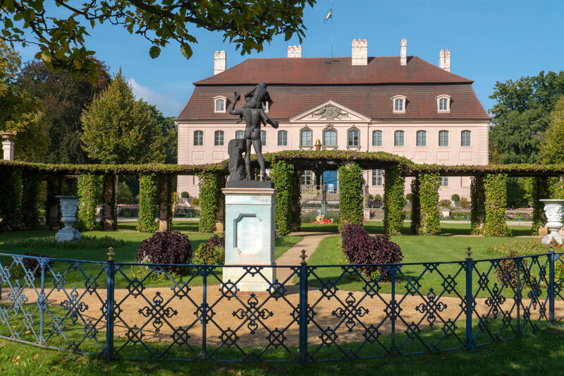 Schloss Branitz mit Park und Zaun