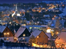 Seiffen Winter Abend c Tourismusverband Erzgebirge e.V.