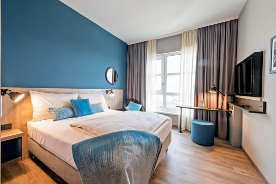 Doppelzimmer in Blau eingerichtet