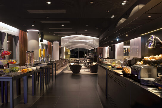 Frühstücksraum mit Buffet