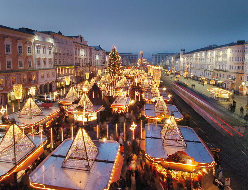 Advent und Weihnachtsmarkt am Hauptplatz Linz