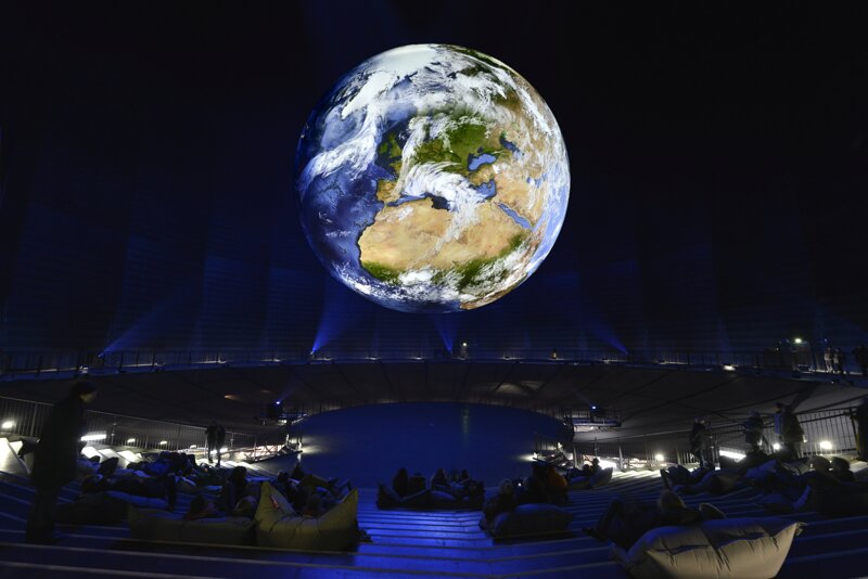 Weltall-Blick im Gasometer Oberhausen