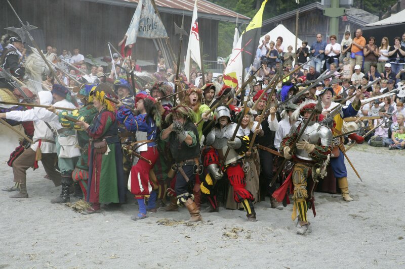 wilde ritterliche Kampfgruppe auf Burg Ehrenbergs