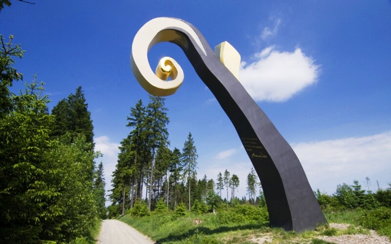 Der Krummstab von Heinrich Brummack am WaldSkulpturenWeg im Sauerland