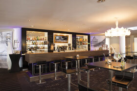 TC-M Bar BH 040917 4221 15cm 300dpi 4c c Victor's Residenz, Barbara Heinz