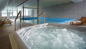 Hallenbad und Wellness