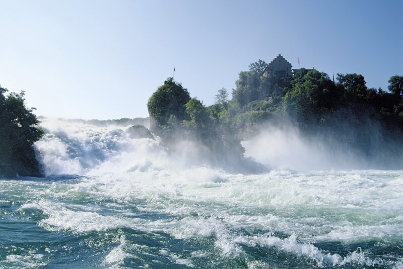 Die wilden Wellen des Rheinfalls