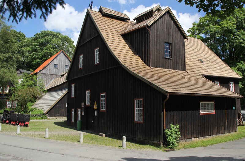 Schachtgebäude und Radtsube