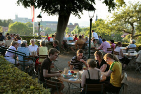 Spezikeller mit herrlichem Blick auf Bambergs Bergstadt (3.11.08 Spezikeller  14)