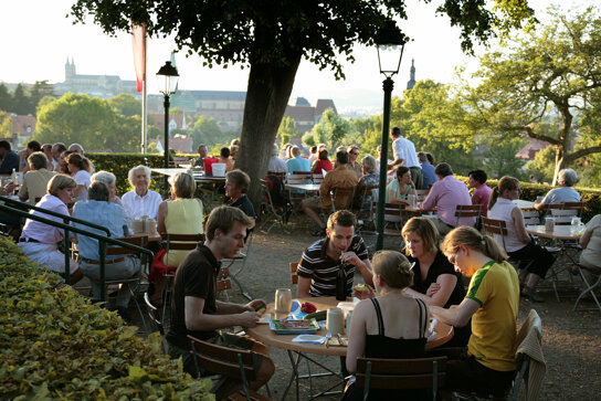 Spezikeller mit herrlichem Blick auf Bambergs Bergstadt (3.11.08 Spezikeller  14)