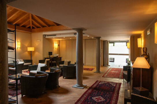 Lobby mit Sitzgelegenheiten