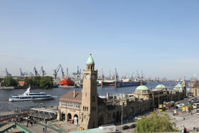 Landungsbrücken Hafen ©www.mediaserver.hamburg.de, Foto St. Wallocha