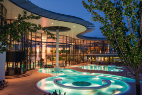 KissSalis Therme Nachtaufnahme (c) KissSalis Therme Bad Kissingen