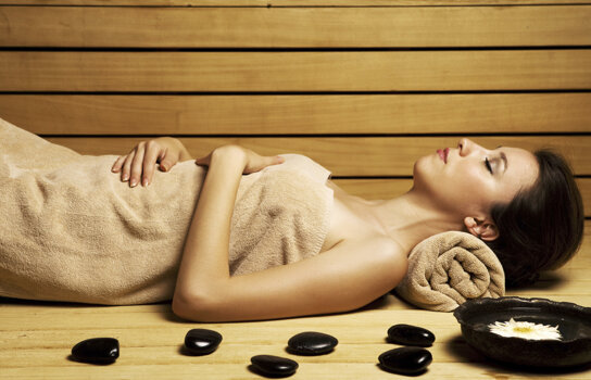 Frau bei der Wellness