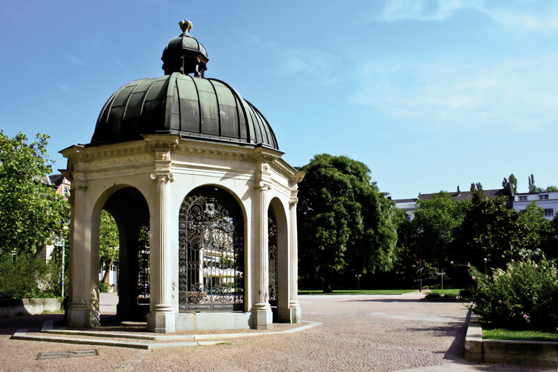 Kochbrunnen mit Kranzplatz 