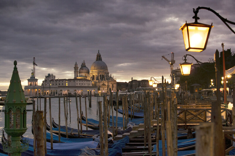 Santa Maria della Salute bei Nacht – Venedig